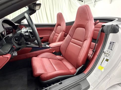 Certified 2024 Porsche 911 Carrera GTS RWD image 33