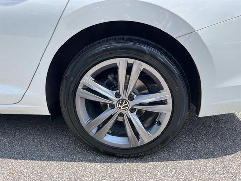 Used 2022 Volkswagen Jetta SE image 9