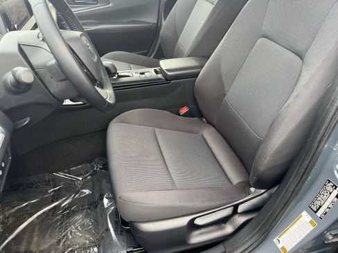 Used 2025 Toyota Prius LE image 32