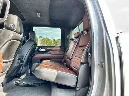 Used 2024 GMC Sierra 3500 Denali Ultimate AWD/4WD image 4
