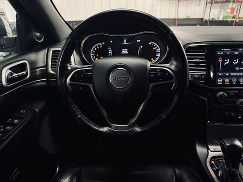 Used 2022 Jeep Grand Cherokee Limited image 25