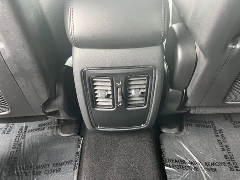 Used 2019 Jeep Grand Cherokee Laredo w/ 18" Wheel & 8.4" Radio Group AWD/4WD image 13
