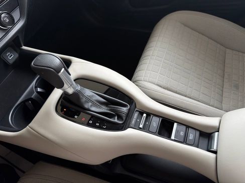 Certified 2023 Honda HR-V LX image 31