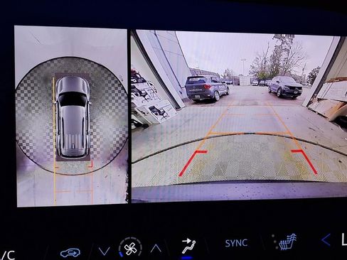 Used 2024 Chevrolet Traverse LT image 14