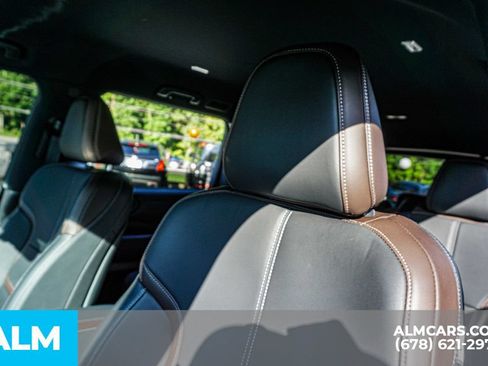 Used 2025 Nissan Armada SL RWD image 18