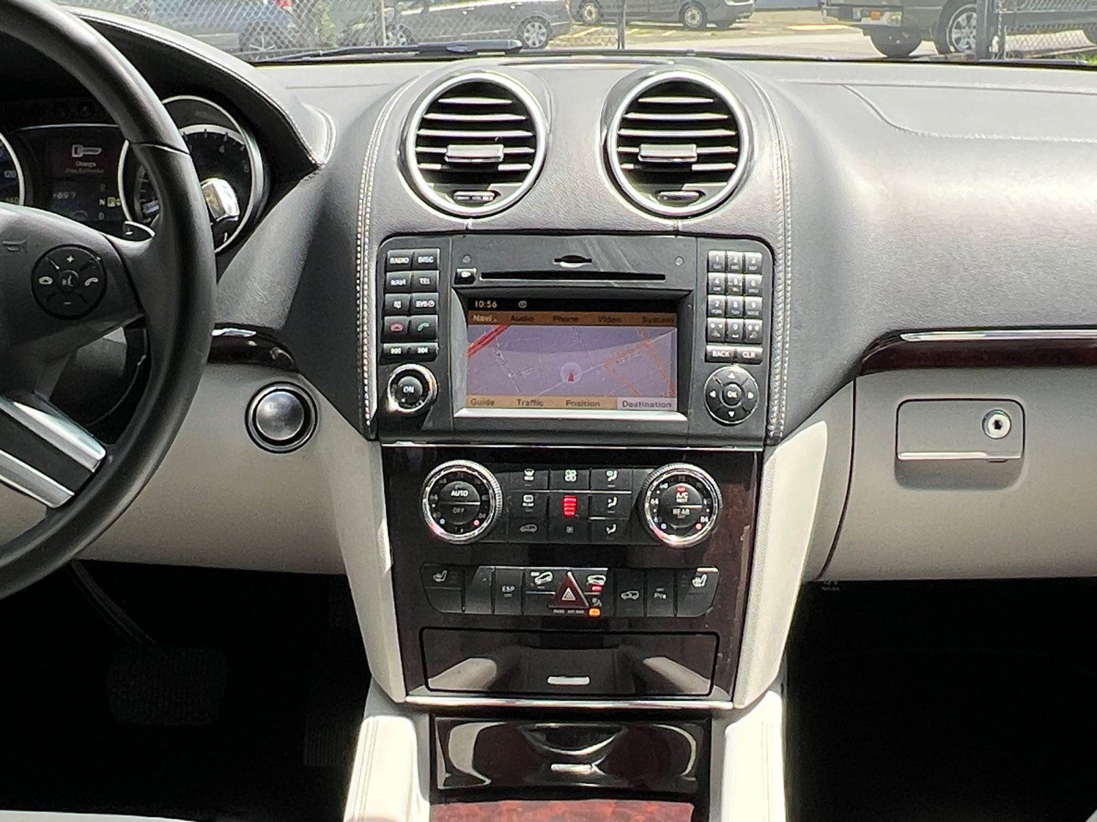Used 2011 Mercedes-Benz GL 450 4MATIC image 15