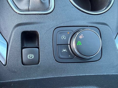 Used 2023 Chevrolet Traverse LT FWD image 26