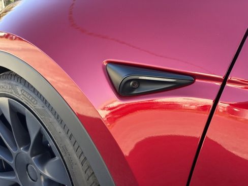 Used 2024 Tesla Model Y Long Range image 9