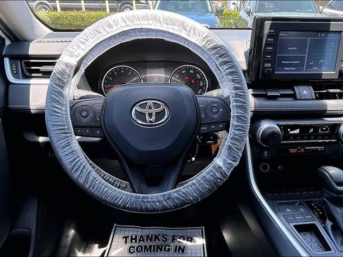 Used 2019 Toyota RAV4 LE FWD image 7