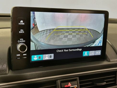 Used 2025 Honda Pilot Black Edition image 17