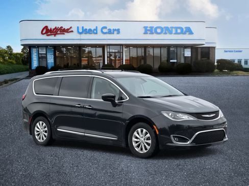 Used 2018 Chrysler Pacifica Touring-L Plus image 7