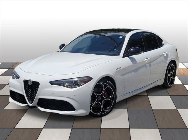 Used 2023 Alfa Romeo Giulia Veloce RWD image 1