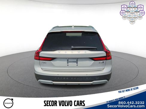 Used 2025 Volvo V90 B6 Cross Country Plus AWD/4WD image 8