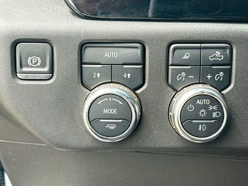 Used 2025 GMC Sierra 1500 SLT AWD/4WD image 11