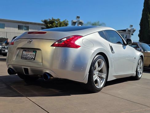 Used 2012 Nissan 370Z Touring RWD image 12