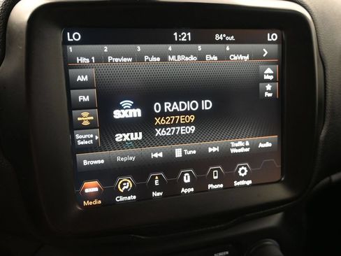 Used 2023 Jeep Renegade Latitude AWD/4WD image 18