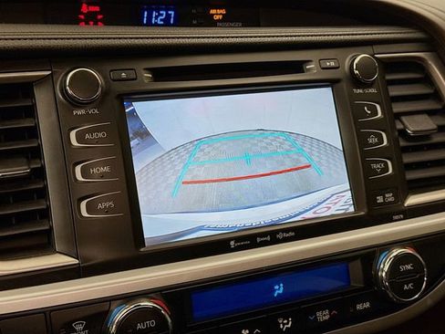 Used 2017 Toyota Highlander XLE FWD image 14