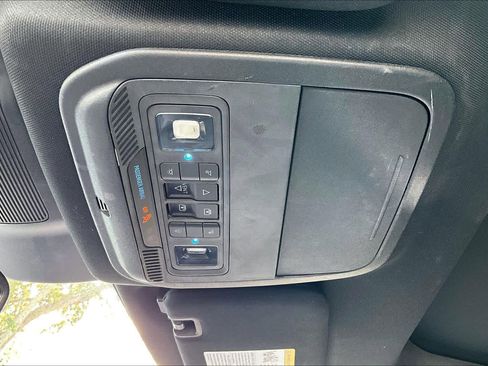 Used 2020 Ford Explorer Limited image 30