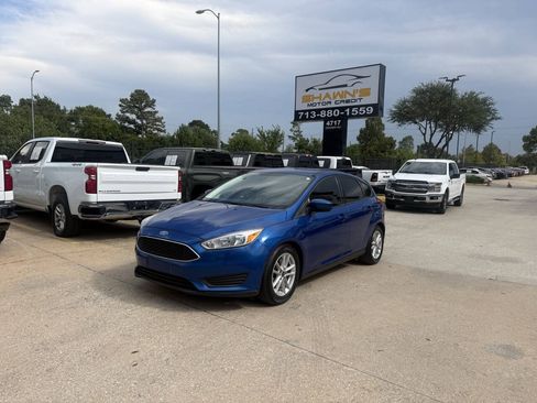 Used 2018 Ford Focus SE FWD image 3