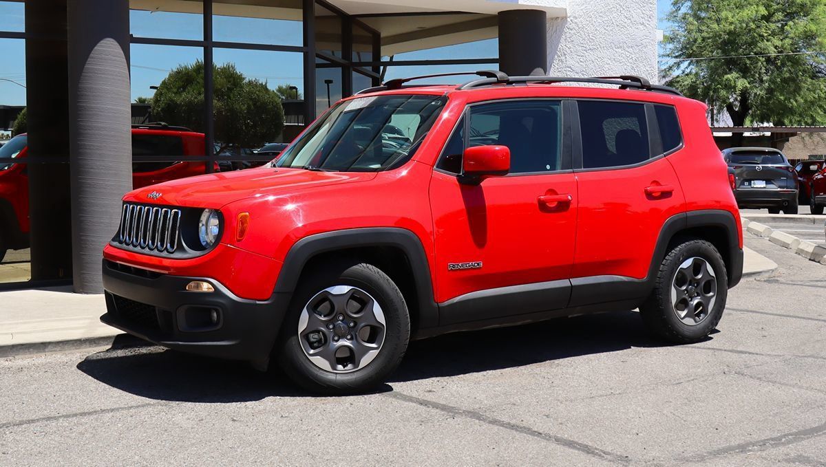 Used 2018 Jeep Renegade Latitude FWD image 3