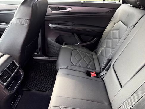 New 2026 Volkswagen Atlas Cross Sport SE image 19