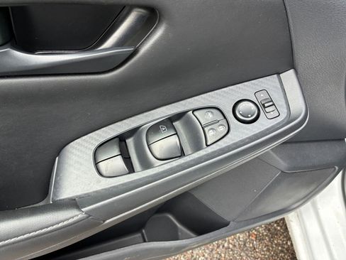 Used 2025 Nissan Sentra S FWD image 17