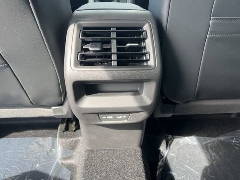 New 2026 Volkswagen Tiguan SE image 9