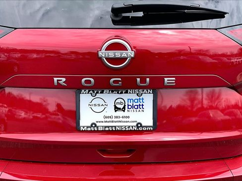 Used 2025 Nissan Rogue S FWD image 7