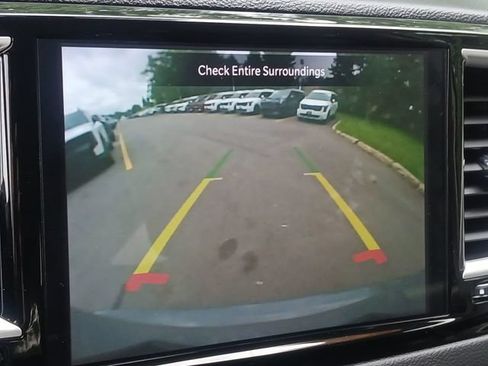 Used 2023 Chrysler Pacifica Touring-L FWD image 18