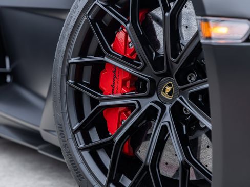 Used 2024 Lamborghini Revuelto image 23