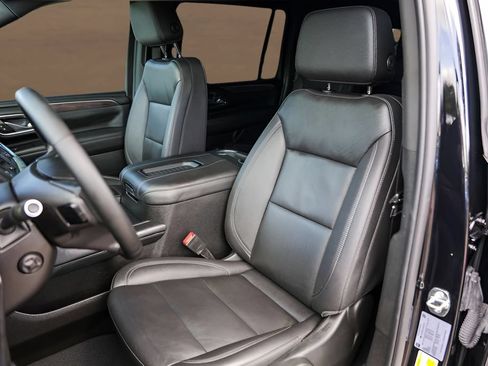 Used 2023 Chevrolet Suburban Z71 w/ Luxury Package AWD/4WD image 7
