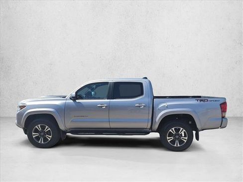 Used 2017 Toyota Tacoma TRD Sport RWD image 9