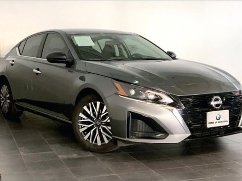 Used 2025 Nissan Altima 2.5 SV image 2