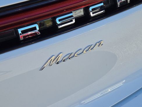 Used 2024 Porsche Macan T w/ Premium Plus Package image 28