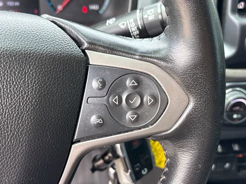 Used 2022 Chevrolet Colorado Z71 w/ Safety Package RWD image 18