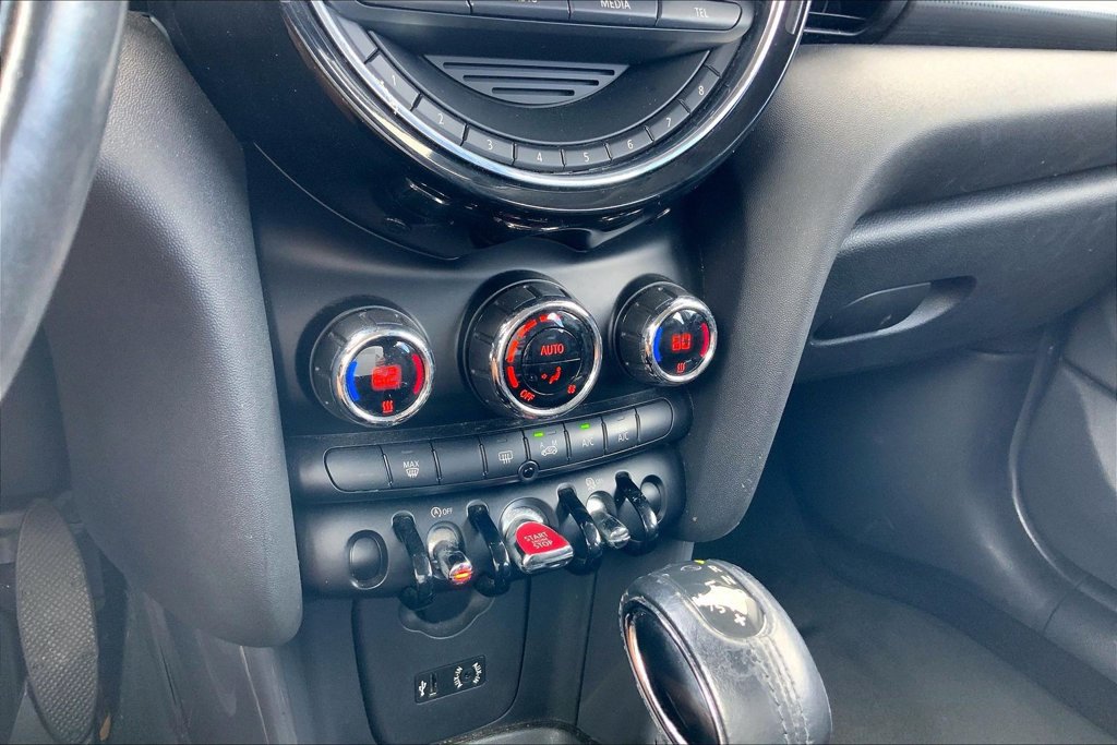 Used 2016 MINI Cooper 4-Door Hardtop FWD image 31