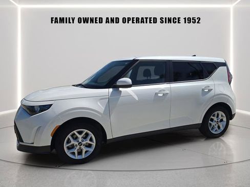 Used 2023 Kia Soul LX w/ LX Technology Package image 1