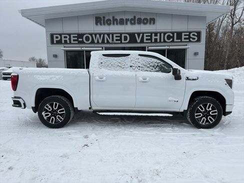 Used 2022 GMC Sierra 1500 AT4 w/ Technology Package image 2