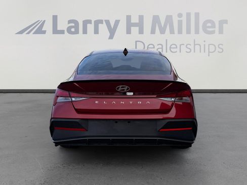 Certified 2025 Hyundai Elantra Sport w/ Cargo Package image 4