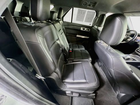 Used 2021 Ford Explorer XLT w/ Equipment Group 202A AWD/4WD image 27