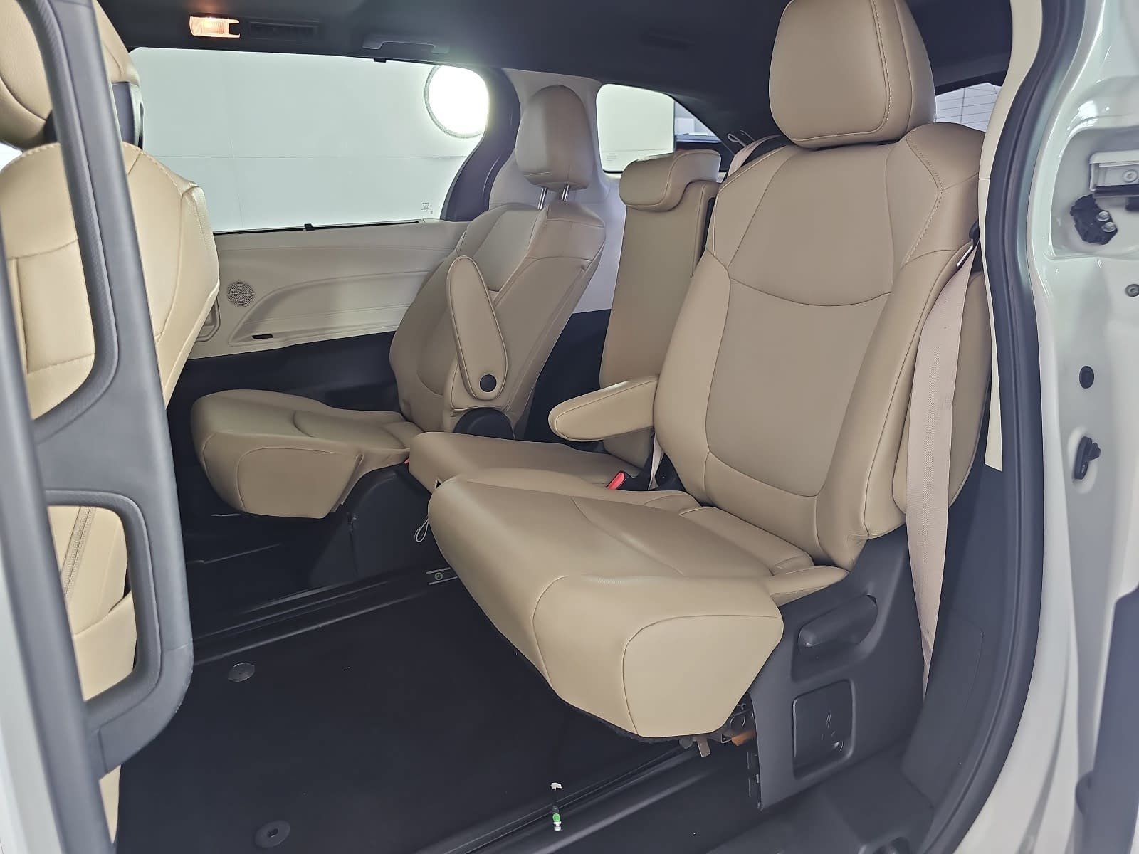 Used 2022 Toyota Sienna XLE FWD image 13