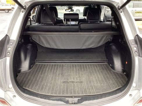Used 2017 Toyota RAV4 SE image 27