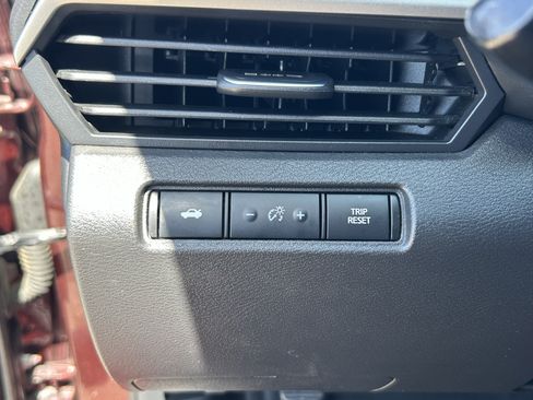 Used 2024 Nissan Altima 2.5 SV FWD image 40