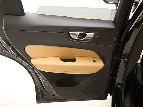 Certified 2023 Volvo XC60 T8 Ultimate w/ Climate Package image 20