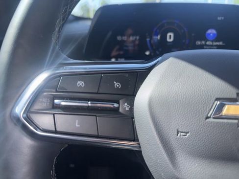 Used 2025 Chevrolet Equinox LT FWD image 16