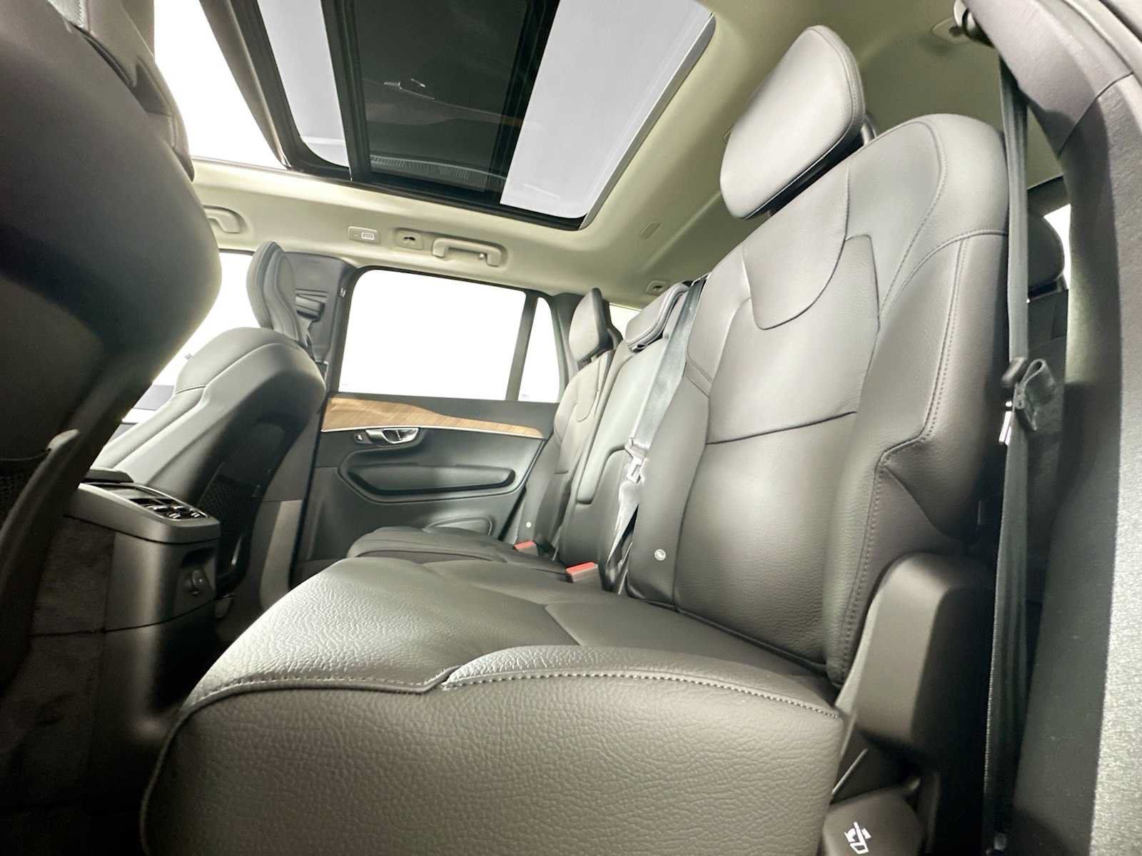 Certified 2025 Volvo XC90 T8 Plus w/ Protection Package Premier AWD/4WD image 20