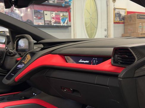 Used 2024 Lamborghini Revuelto AWD/4WD image 34