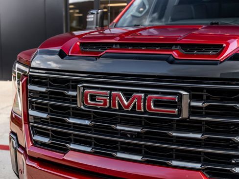 Used 2024 GMC Sierra 2500 AT4 w/ AT4 Premium Plus Package AWD/4WD image 18