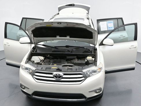 Used 2012 Toyota Highlander SE w/ Tow Pkg FWD image 42