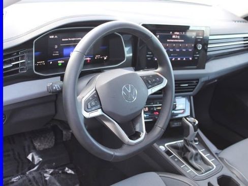 Used 2025 Volkswagen Jetta SE w/ Sunroof Package image 15